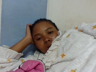 Juliah1a's Live Webcam