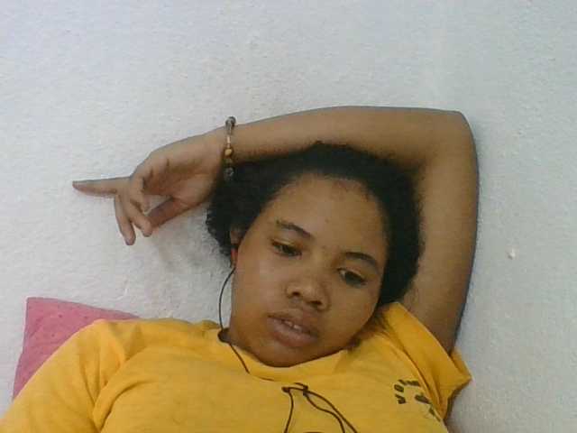 Juliah1a live cam on BongaCams