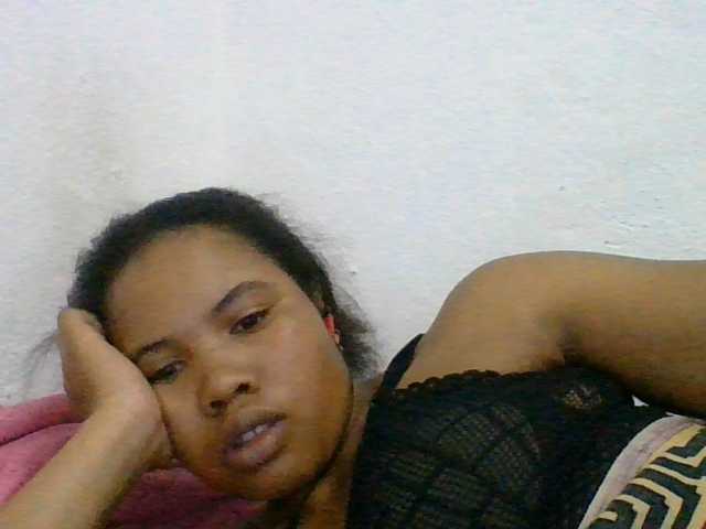 Juliah1a live cam on BongaCams