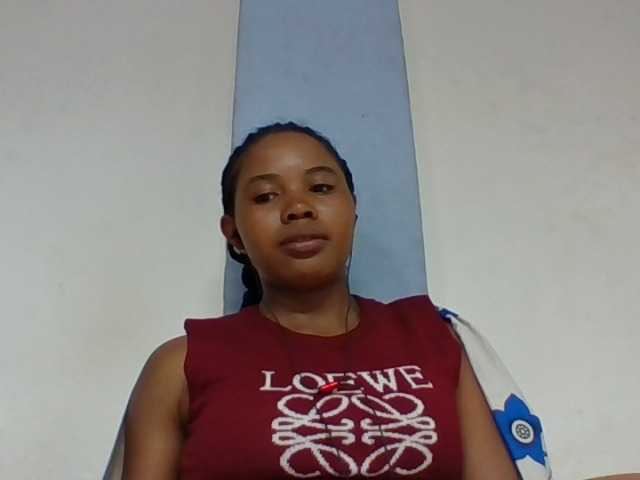 Juliah1a live cam on BongaCams