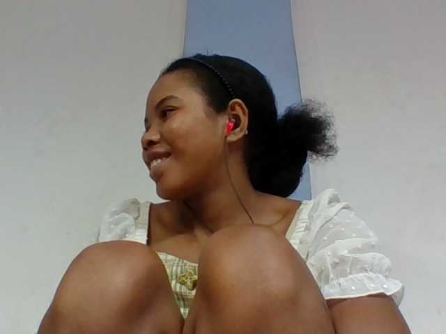 Juliah1a live cam on BongaCams