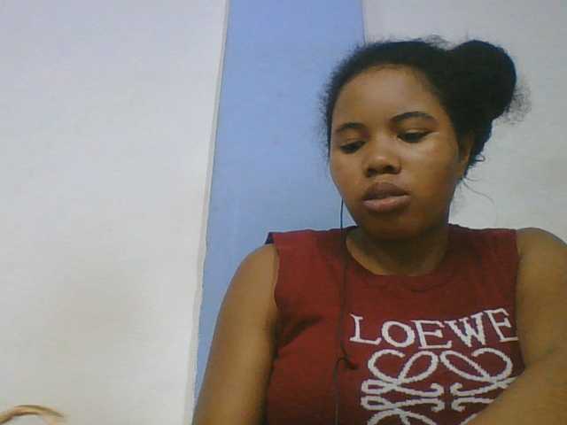 Juliah1a live cam on BongaCams