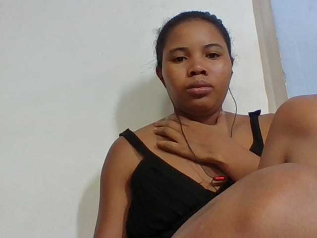 Juliah1a live cam on BongaCams