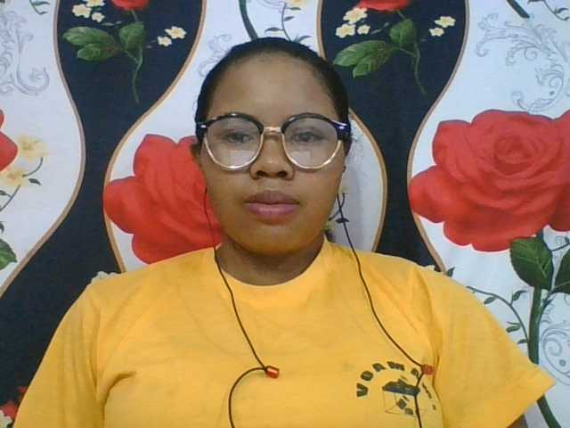 Juliah1a live cam on BongaCams