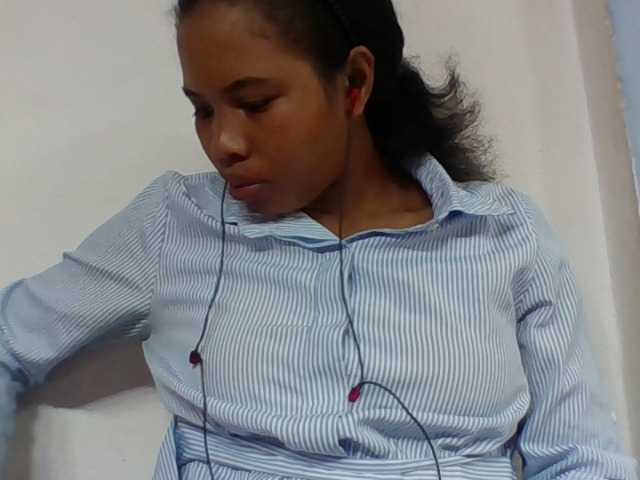 Juliah1a live cam on BongaCams