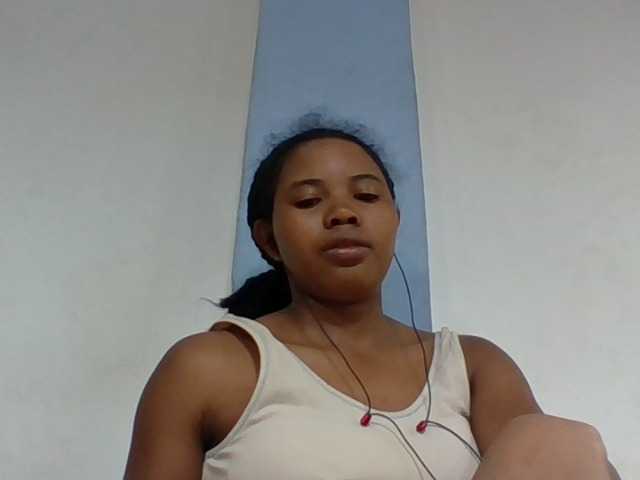 Juliah1a live cam on BongaCams