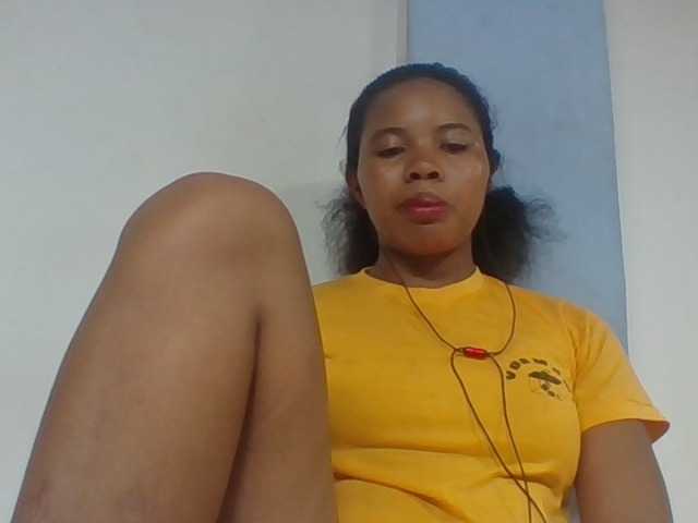 Juliah1a live cam on BongaCams
