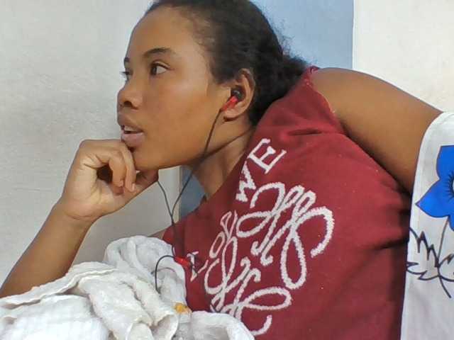 Juliah1a live cam on BongaCams