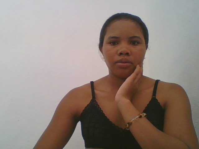 Juliah1a live cam on BongaCams