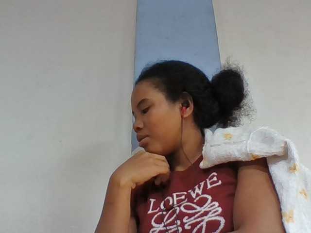 Juliah1a live cam on BongaCams