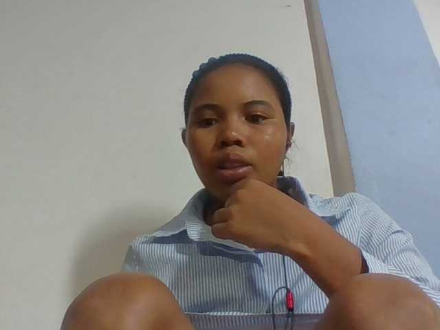 Juliah1a live cam on BongaCams