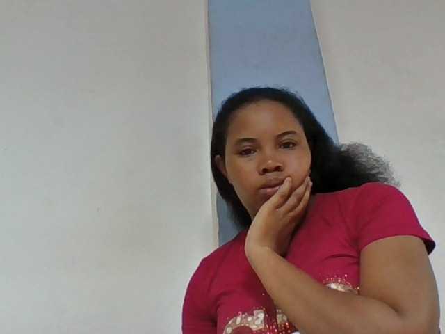 Juliah1a live cam on BongaCams