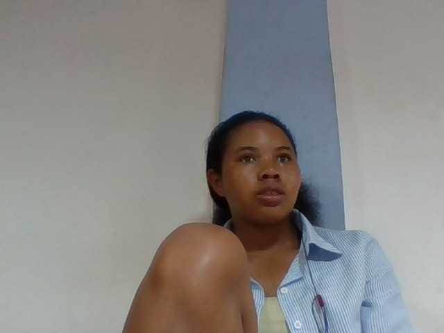 Juliah1a live cam on BongaCams