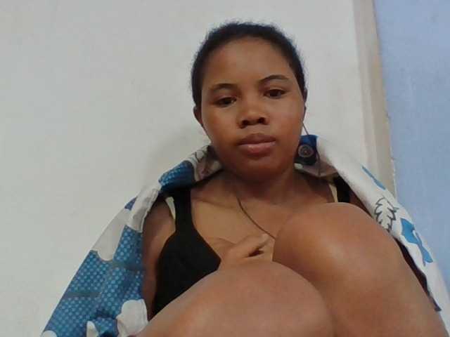 Juliah1a live cam on BongaCams