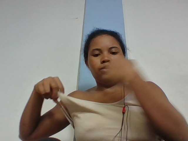 Juliah1a live cam on BongaCams