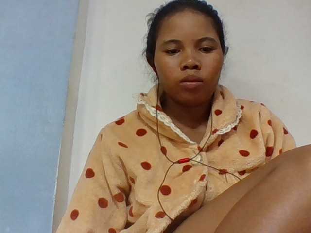 Juliah1a live cam on BongaCams