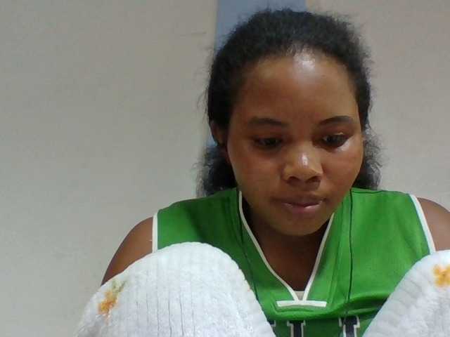 Juliah1a live cam on BongaCams