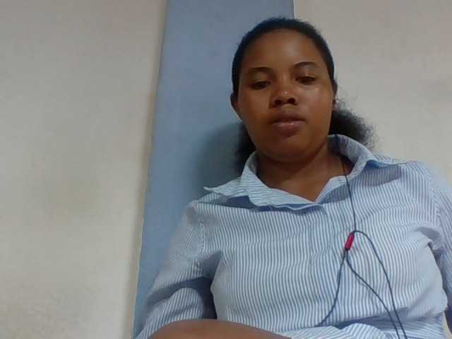 Juliah1a live cam on BongaCams