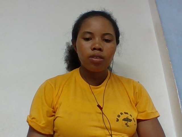 Juliah1a live cam on BongaCams