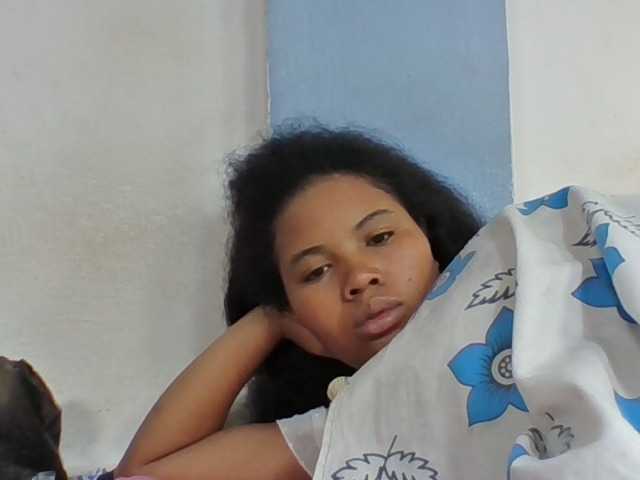 Juliah1a live cam on BongaCams