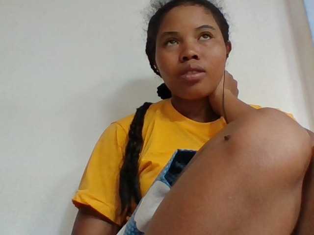 Juliah1a live cam on BongaCams