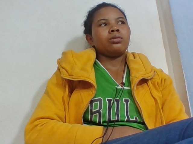 Juliah1a live cam on BongaCams