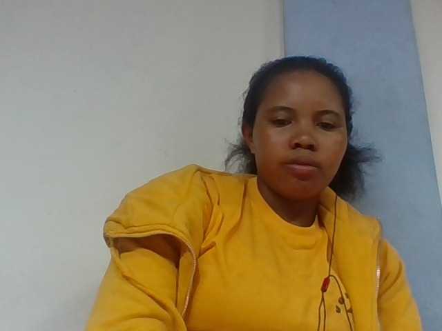 Juliah1a live cam on BongaCams