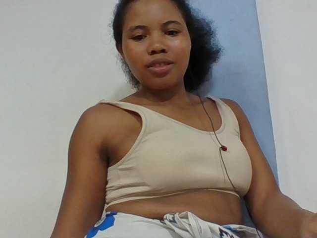 Juliah1a live cam on BongaCams