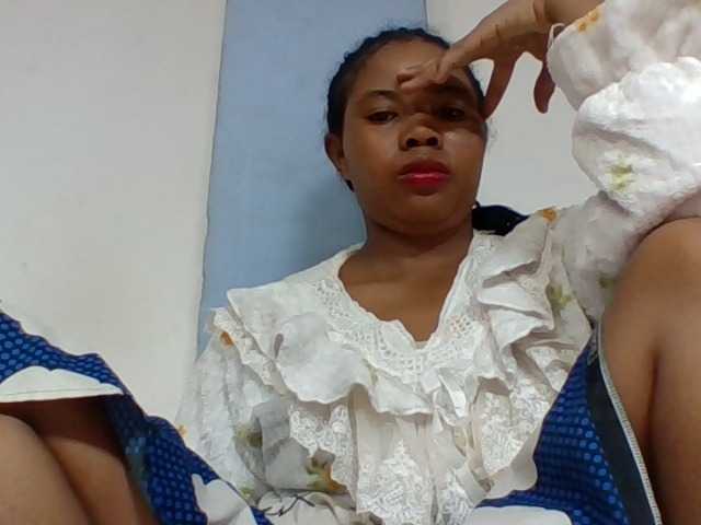 Juliah1a live cam on BongaCams