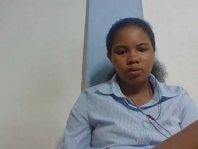 Juliah1a live cam on BongaCams