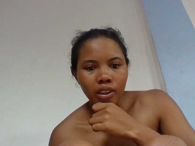 Juliah1a live cam on BongaCams