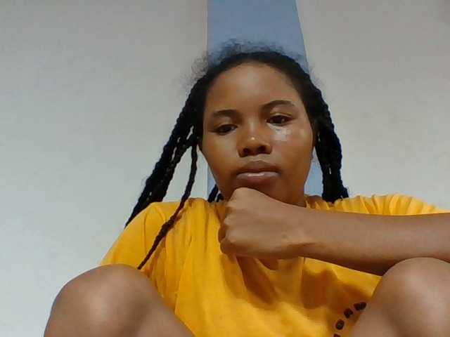 Juliah1a live cam on BongaCams