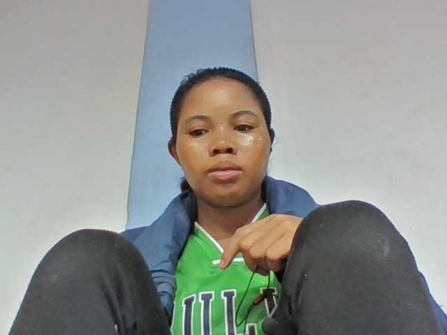 Juliah1a live cam on BongaCams