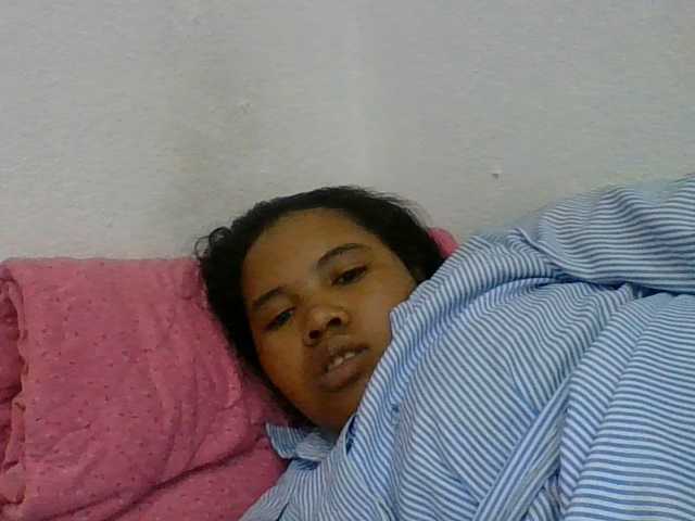 Juliah1a live cam on BongaCams