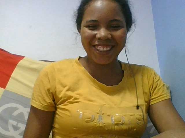 Juliah1a live cam on BongaCams