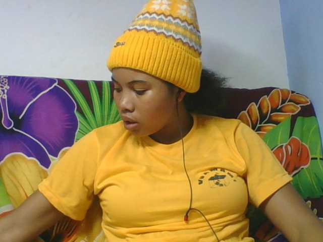 Juliah1a live cam on BongaCams