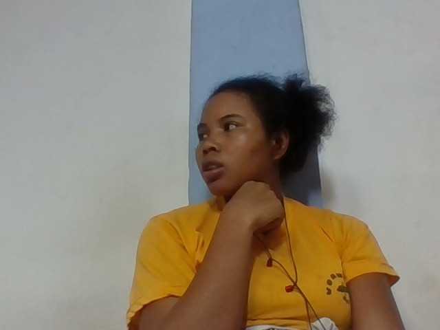 Juliah1a live cam on BongaCams