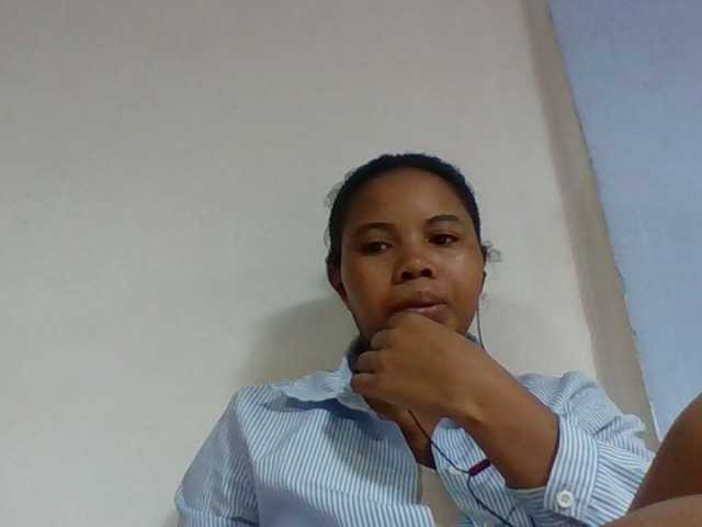 Juliah1a live cam on BongaCams