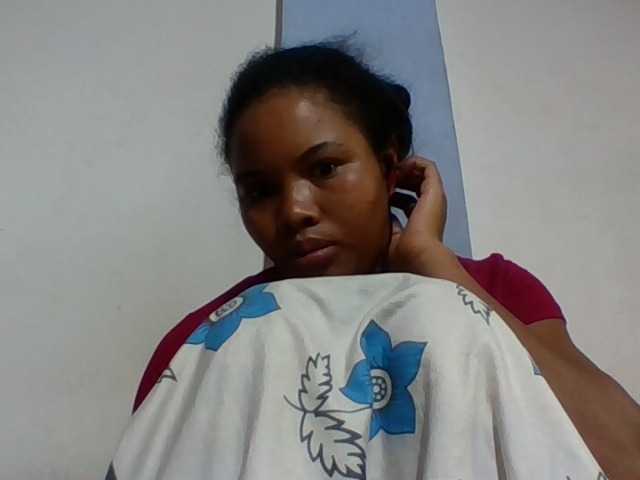 Juliah1a live cam on BongaCams