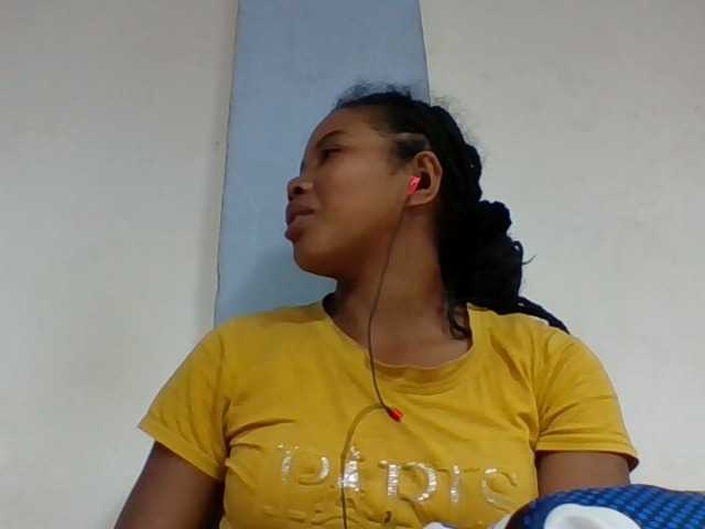 Juliah1a live cam on BongaCams