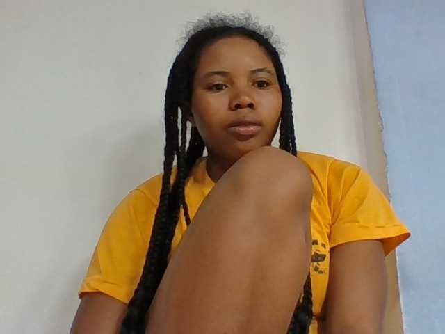 Juliah1a live cam on BongaCams