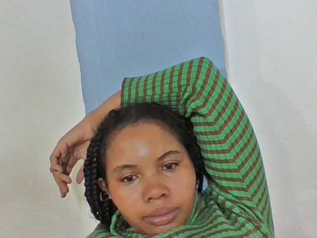 Juliah1a live cam on BongaCams