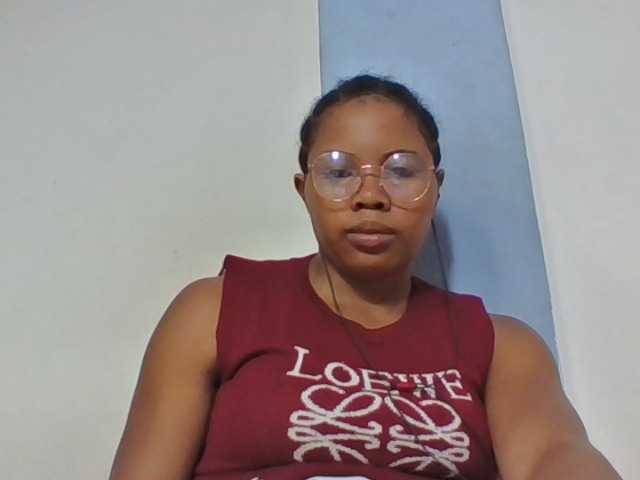 Juliah1a live cam on BongaCams