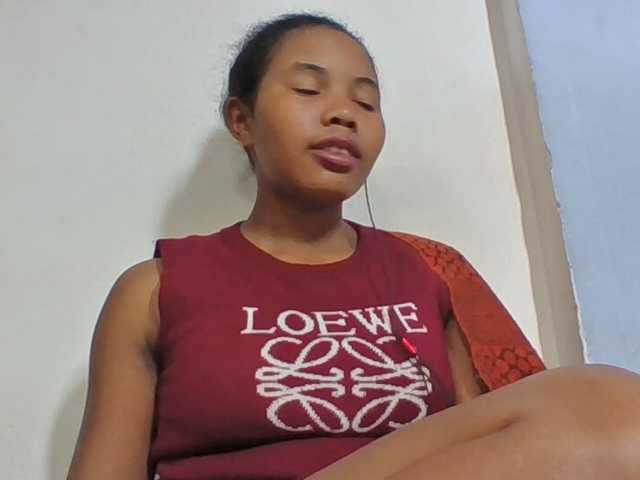 Juliah1a live cam on BongaCams