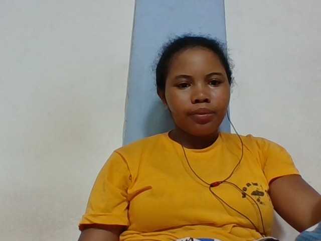 Juliah1a live cam on BongaCams