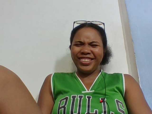 Juliah1a live cam on BongaCams