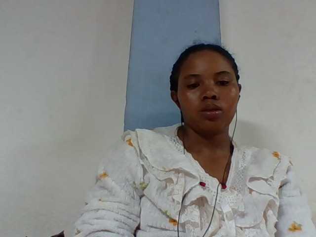 Juliah1a live cam on BongaCams