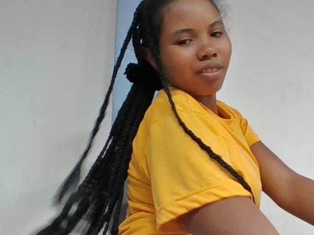 Juliah1a live cam on BongaCams