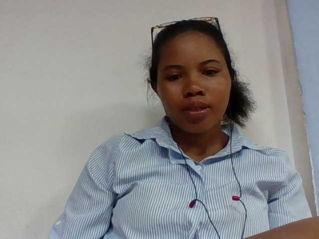 Juliah1a live cam on BongaCams
