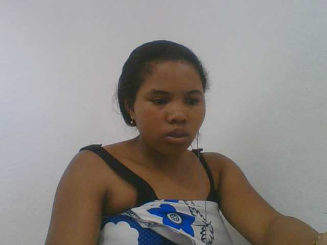 Juliah1a live cam on BongaCams